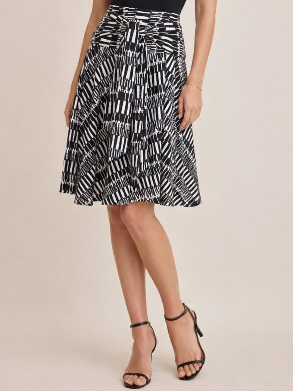 100% Silk Club Monaco Wrap Skirt Geometric Pattern Sz 4